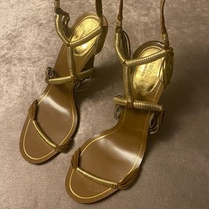 Authentic GUCCI gold leather & brown suede T-Strap Sandals Shoes 38.5